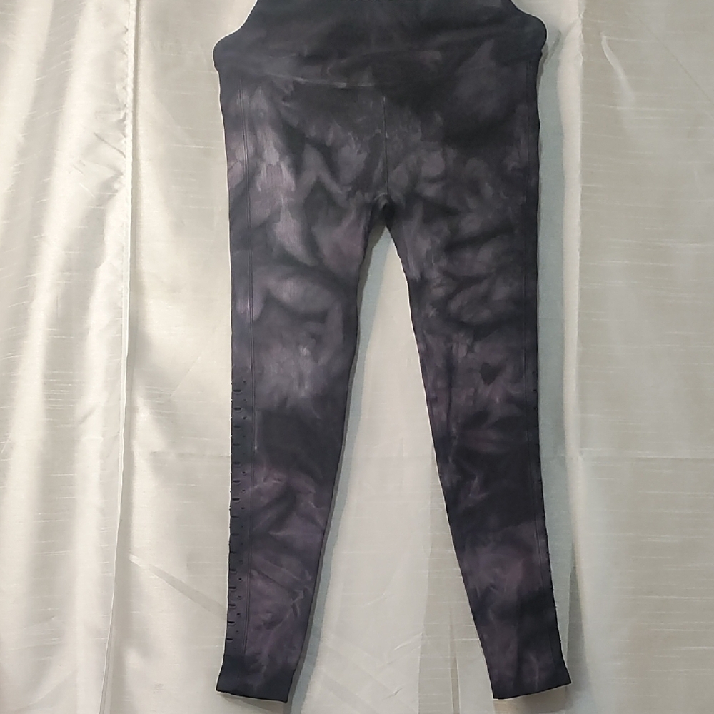 Spiritual Gangster Black and‎ Gray Leggings
